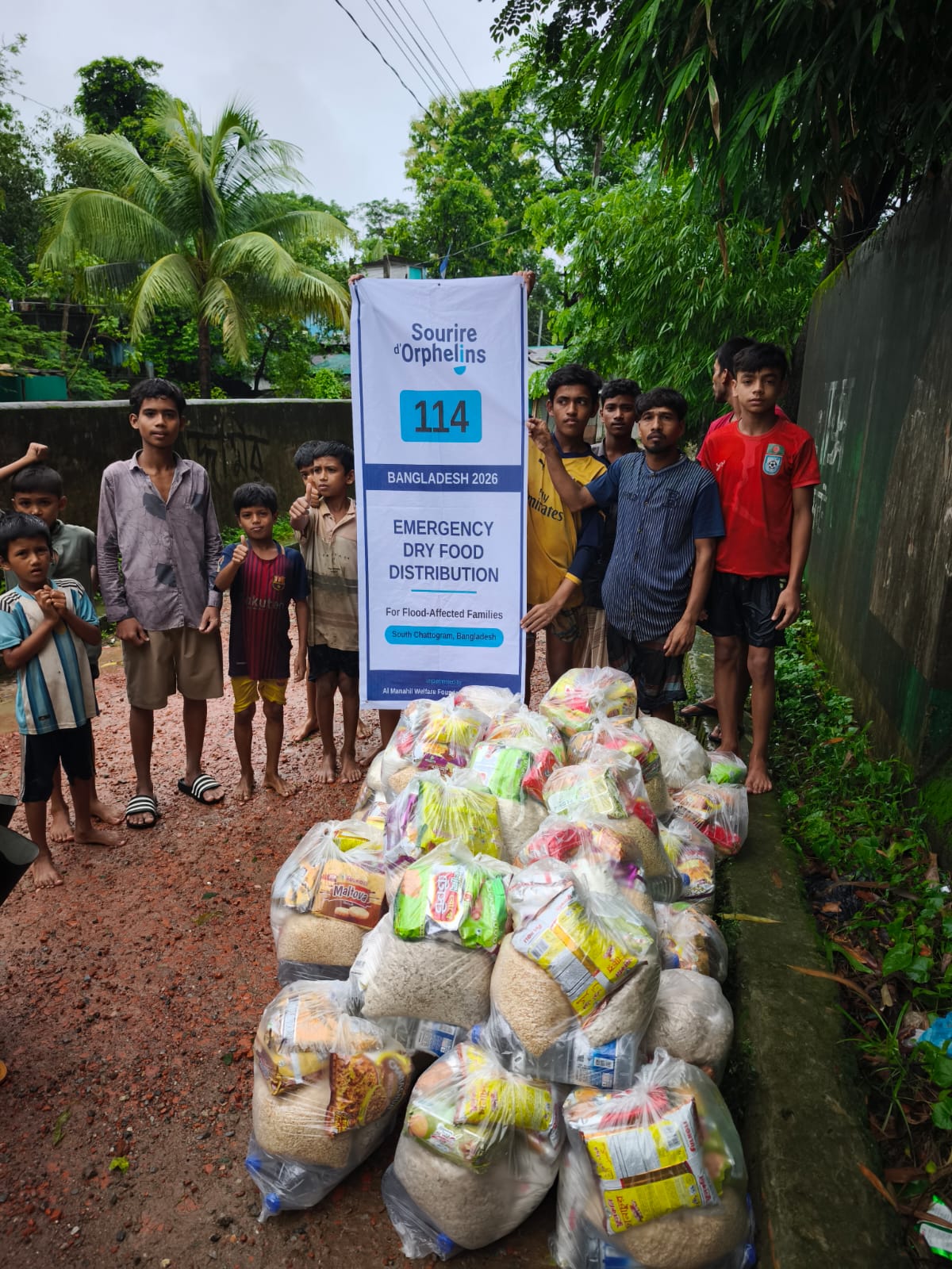Distribution alimentaire suite aux inondations meurtrières en 2026 au Bangladesh